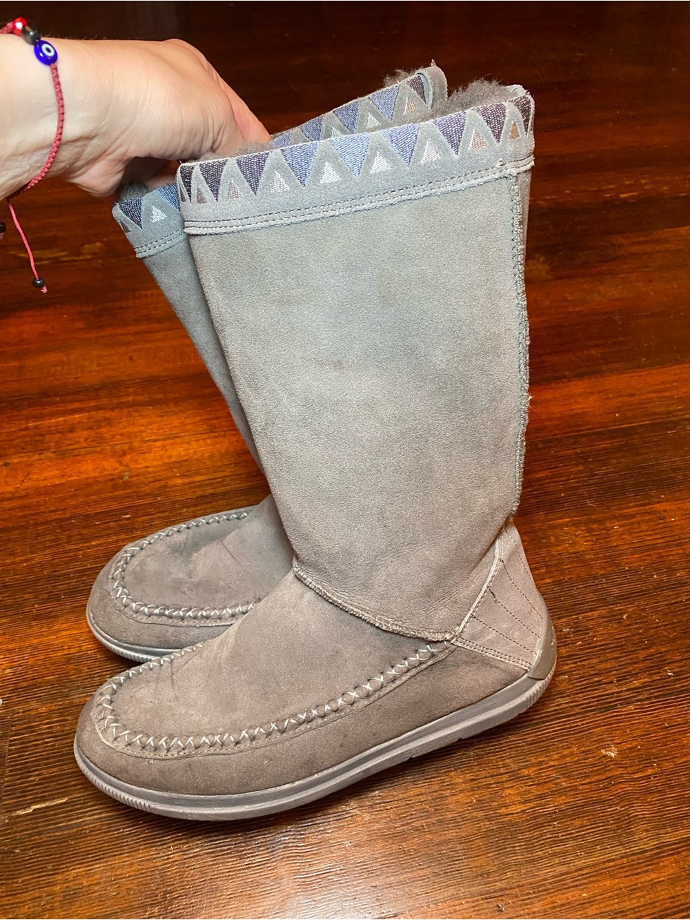 EUC Manitobah WR Reflections Mid Winter Boot w/ Geometric Embroidered Collar